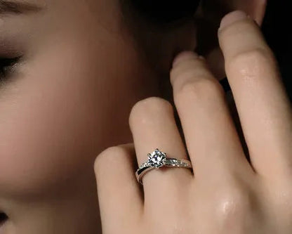 Hot-Selling 925 Sterling Silver Shiny Zircon Ring
