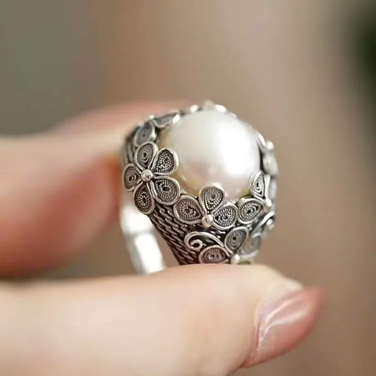 Retro Flower Pearl Ring for Women – Elegant Silver Adjustable Gift for Mom