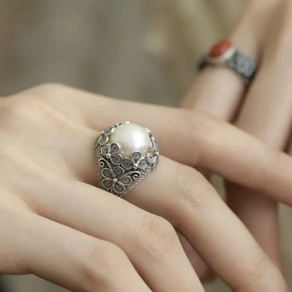 Retro Flower Pearl Ring for Women – Elegant Silver Adjustable Gift for Mom
